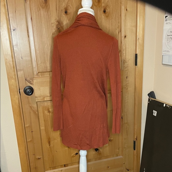 Leith Rust Open-Front Ribbed Draped Cardigan - Picture 3 of 4